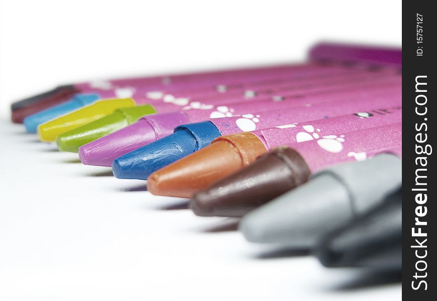 The colorful crayons for children to made artworks at school.