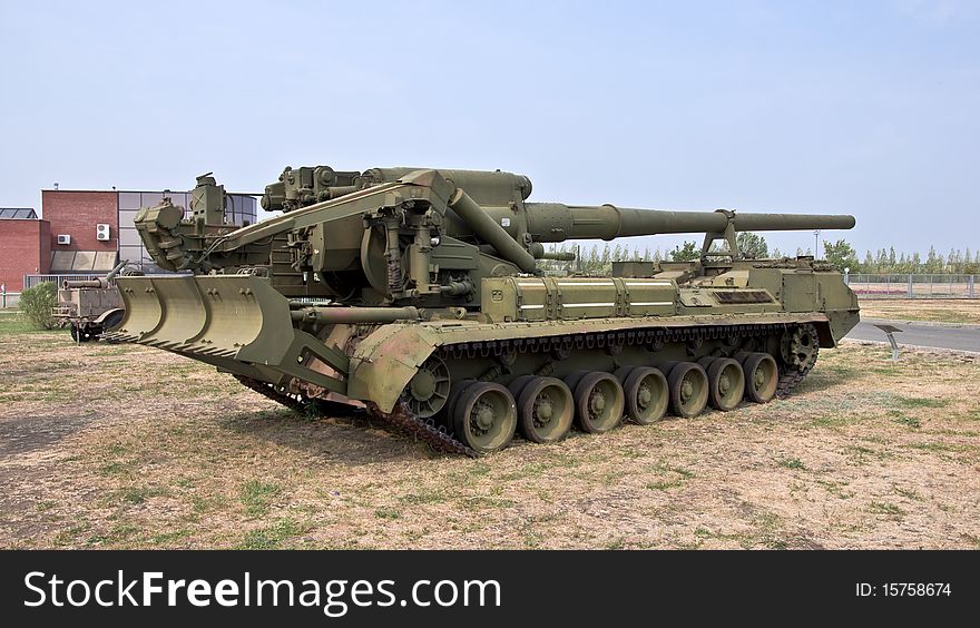 Heavy army self-propelled unit with a gun. Firing range of 30-35 km. Armored Army equipment. Heavy army self-propelled unit with a gun. Firing range of 30-35 km. Armored Army equipment.