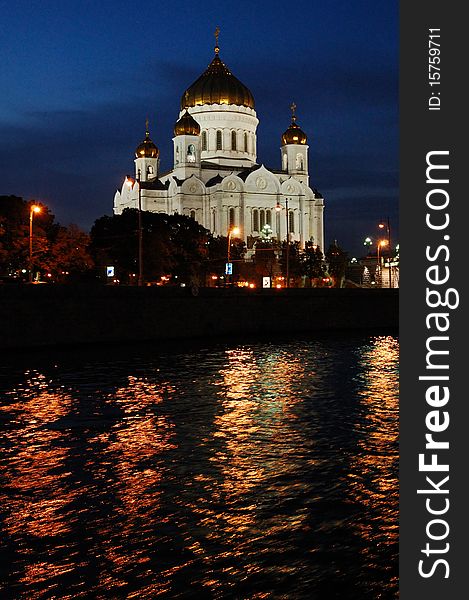 Night view of Temple of Christ in Moscow