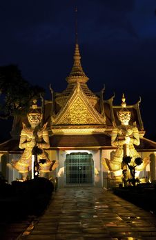 The Temple Of Dawn At Night Stock Photos