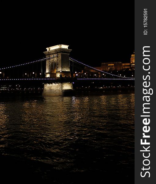 Chain bridge in Budapest durring night
