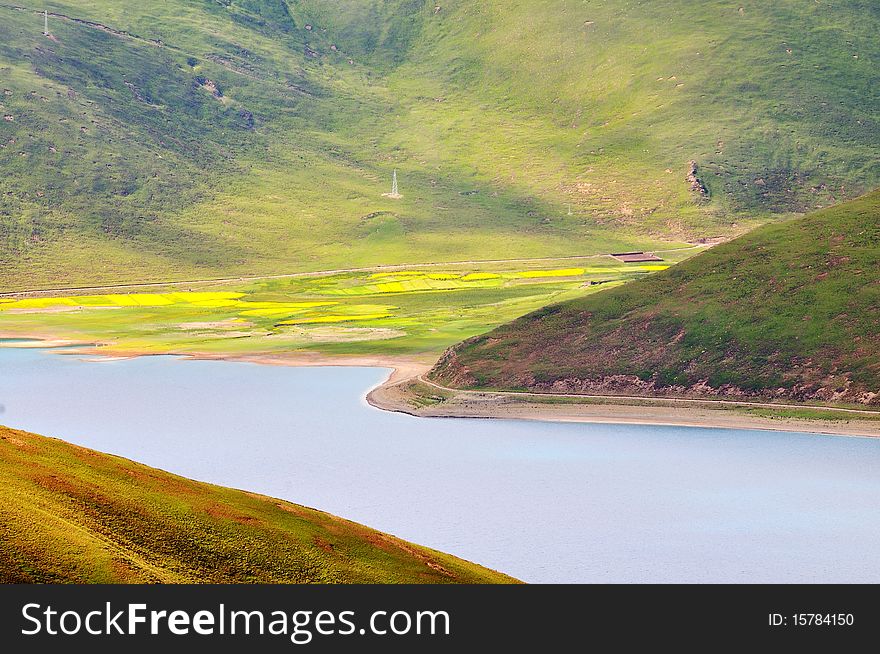 China's Tibet plateau lakes - Lake Yang Zhuo Yong. China's Tibet plateau lakes - Lake Yang Zhuo Yong.