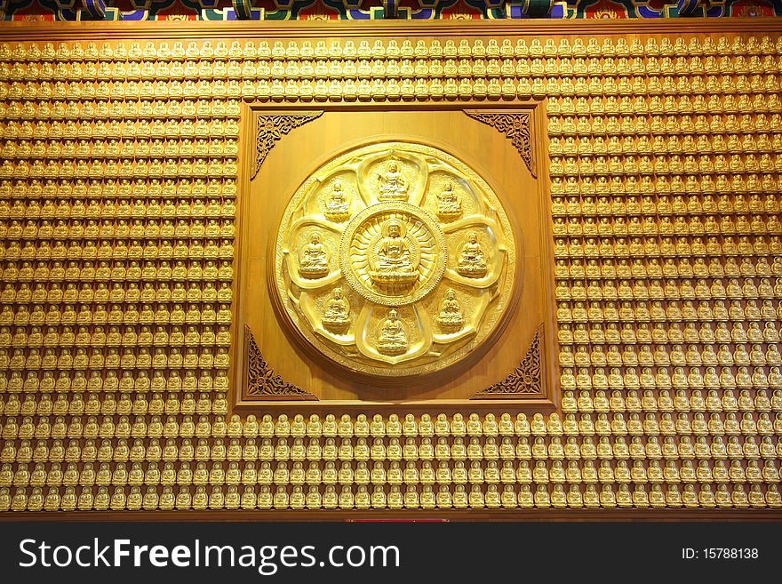 The circle of golden buddha on wood and row of golden buddha doll.