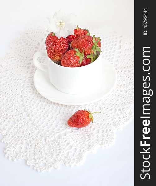 Cupful of ripe strawberries lace