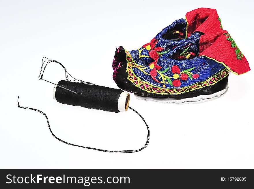 Embroidered system fine shoe handicraft