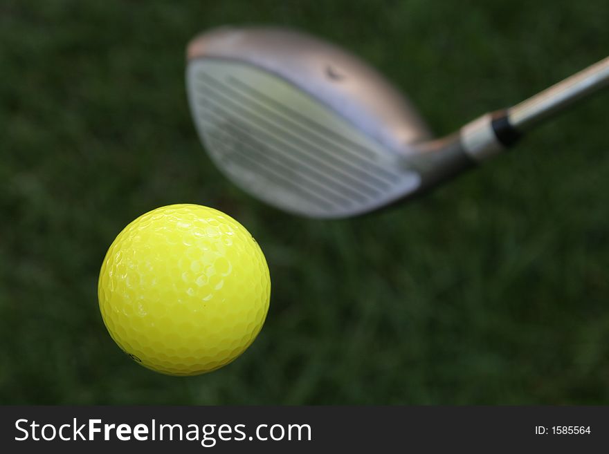 Golf ball mid flight horizontal frame