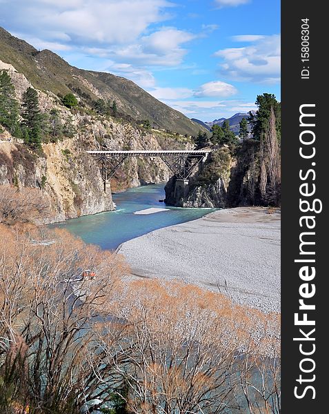 The Wairou River Bridge in North Canterbury on the road to Hanmer. Thrill seekers paradise featuring bungee jump and white water rafting, New Zealand. The Wairou River Bridge in North Canterbury on the road to Hanmer. Thrill seekers paradise featuring bungee jump and white water rafting, New Zealand.