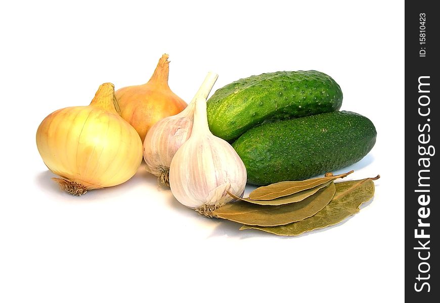 Ingredients for pickling cucumbers are shown in the picture. Ingredients for pickling cucumbers are shown in the picture.