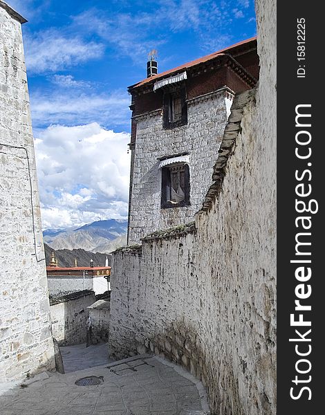 The sky in drepung monastery