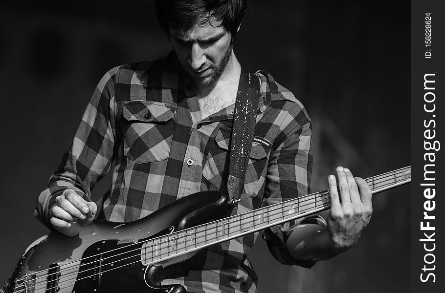 Place des Palais Follow me on facebook Twitter : @didyPhotography All the photographies I&#x27;ve made are now under CC0 &#x28;Creative Commons Zero&#x29; CC0 - learn more To the extent possible under law, Eddy BERTHIER has waived all copyright and related or neighboring rights to FÃªte de la musique 2012 - Bruxelles - Great Mountain Fire. This work is published from: France.