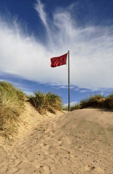 Red Flag On Sand Dune Royalty Free Stock Photography Red Flag On Sand Dune Royalty Free Stock Photography