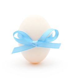 Egg With A Blue Bow Royalty Free Stock Images Egg With A Blue Bow Royalty Free Stock Images