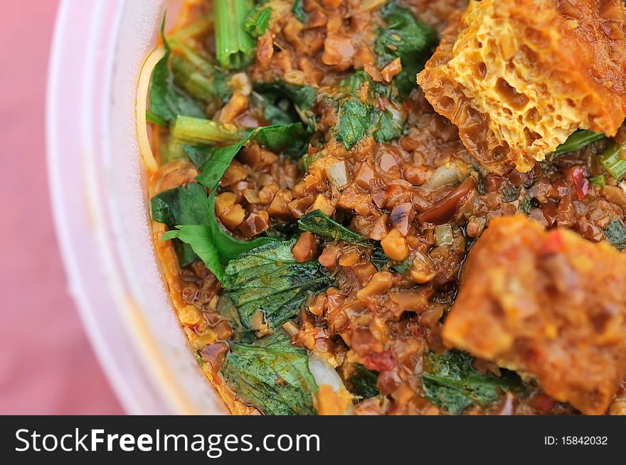 Malay style curry noodles known as mee siam. Suitable for concepts such as diet and nutrition, healthy lifestyle, and food and beverage. Malay style curry noodles known as mee siam. Suitable for concepts such as diet and nutrition, healthy lifestyle, and food and beverage.