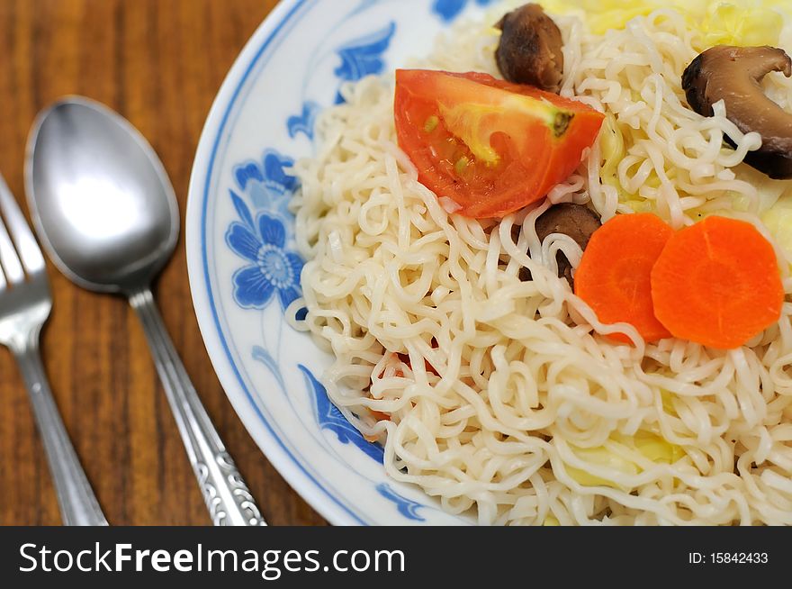 Simple vegetarian noodles with juicy mushrooms and vegetables. Suitable for concepts such as diet and nutrition, healthy lifestyle, and food and beverage.