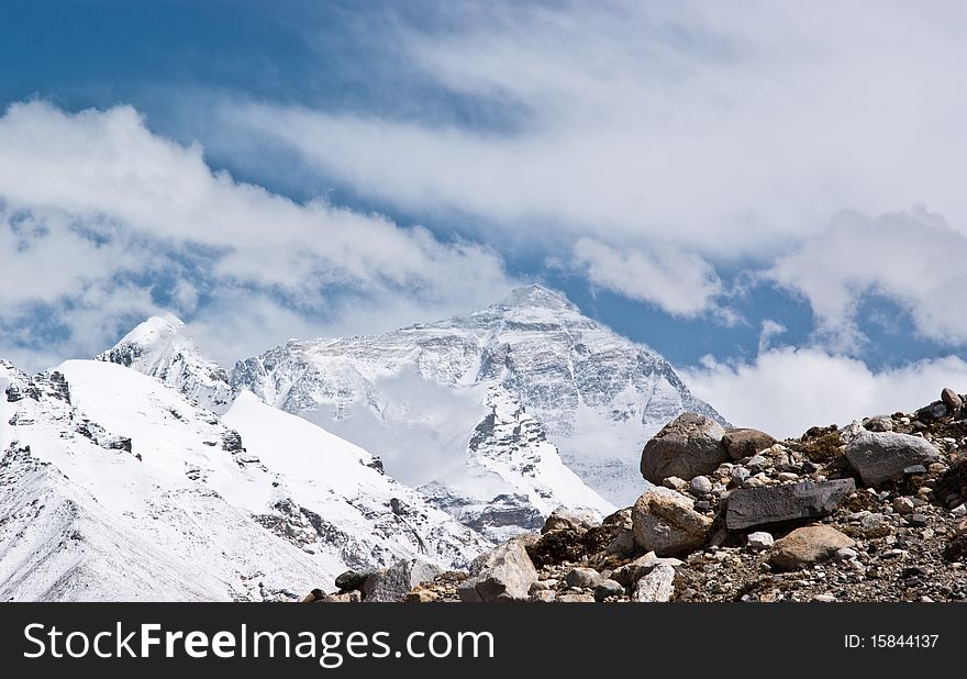 Mount everest with snow covered in summer