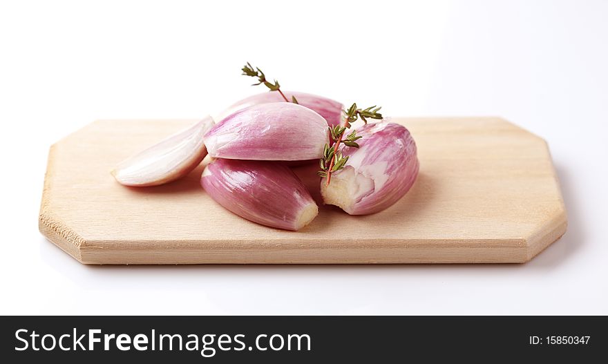 Bulbs of Spanish onion on a cutting board. Bulbs of Spanish onion on a cutting board