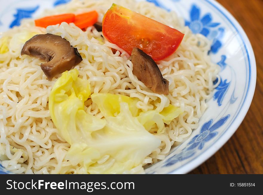 Simple vegetarian noodles with juicy mushrooms and vegetables. Suitable for concepts such as diet and nutrition, healthy lifestyle, and food and beverage.