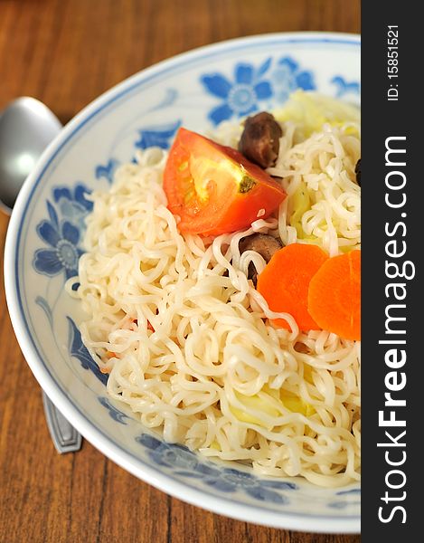 Simple vegetarian noodles with juicy mushrooms and vegetables. Suitable for concepts such as diet and nutrition, healthy lifestyle, and food and beverage.