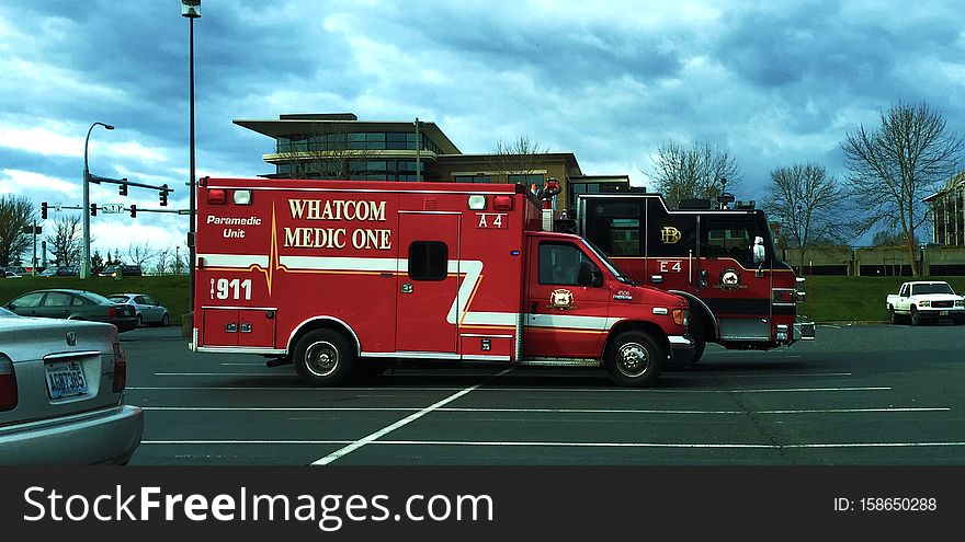 Whatcom Medic One Ambulance 4 with Bellingham Fire Engine 4 &#x28;from Station 4 on Yew St., I&#x27;m inferring&#x29; getting groceries. Whatcom Medic One Ambulance 4 with Bellingham Fire Engine 4 &#x28;from Station 4 on Yew St., I&#x27;m inferring&#x29; getting groceries.