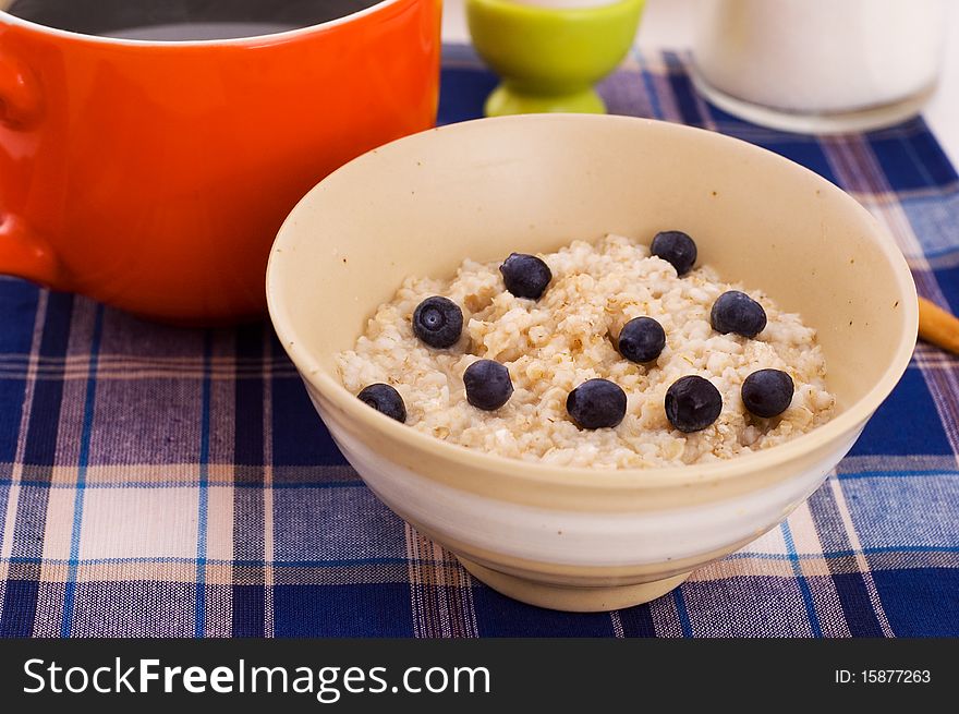 Bowl of aotmeal with blueberry. Bowl of aotmeal with blueberry