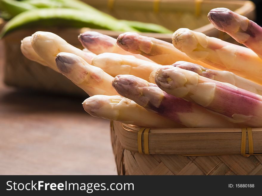 Close up picture of plate of asparagus