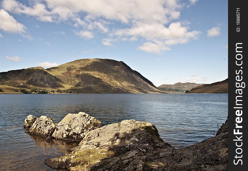 Lake district cumbria mountain view and boulders