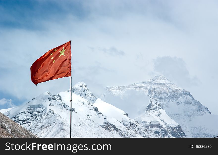 Mount everest with snow covered in summer