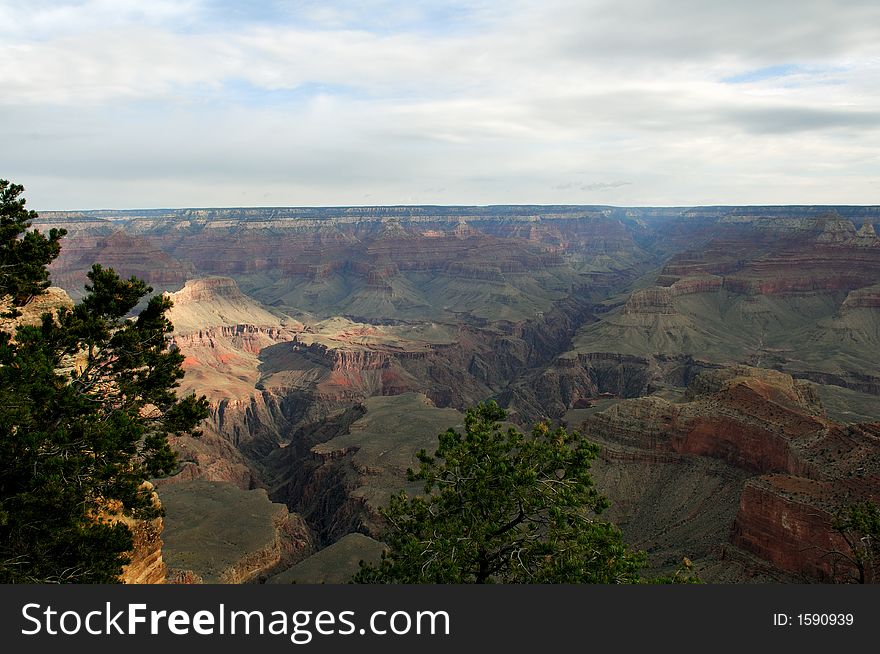 Landscape, View of Grand Canyon. Camera Nikon D2X, Lens Nikon 17-55mm 2.8, 1/250s at f/8, Focal length 17mm