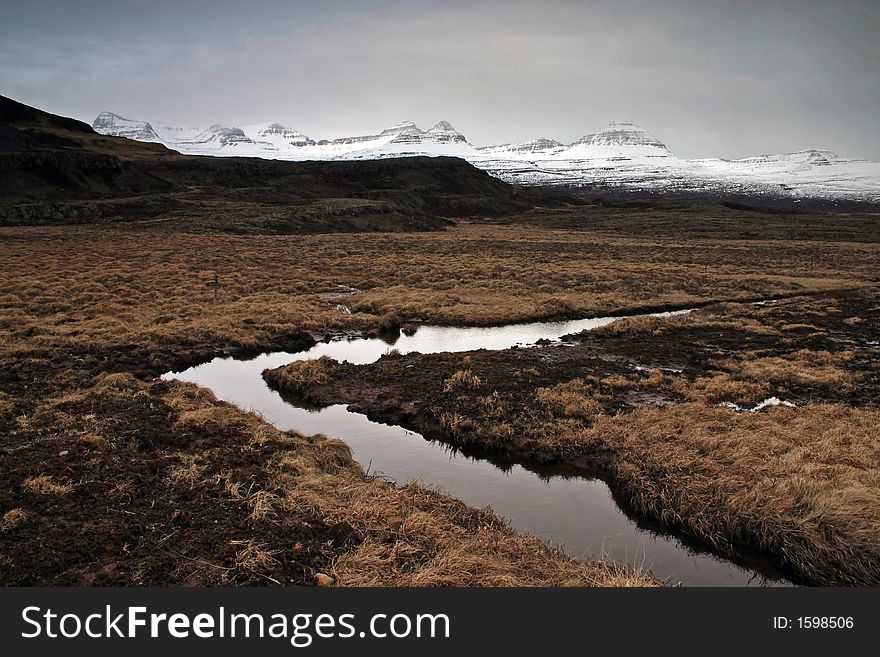 Eastern Iceland - Grass, water and mountains