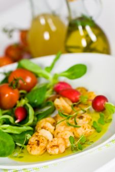 Roasted Prawns With Salad Of Corn Salad,radish,Che Royalty Free Stock Photos Roasted Prawns With Salad Of Corn Salad,radish,Che Royalty Free Stock Photos