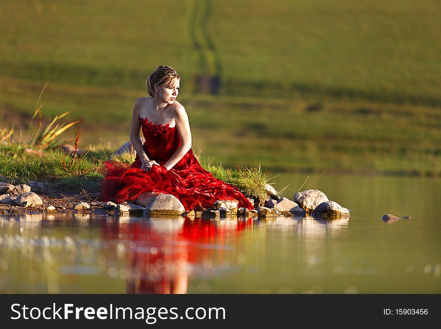 The girl on the bank of lake