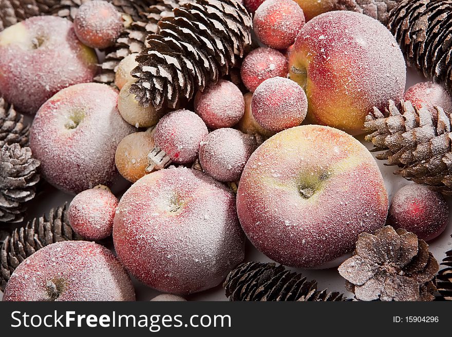 Apples, bumps & balls with the snow- christmas decorations