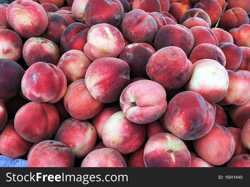 Fresh peaches at a framers market