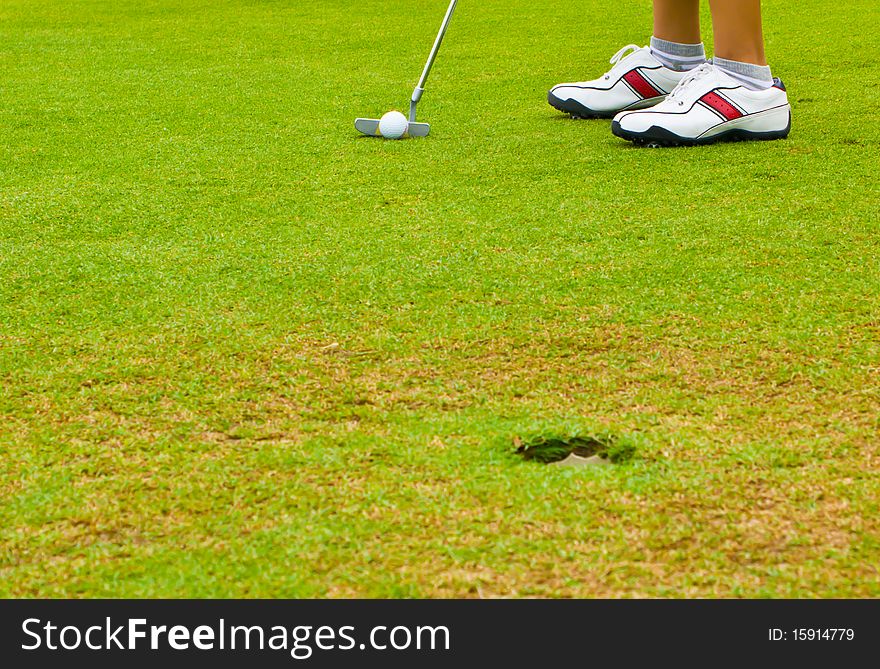 Putt golf on green course field