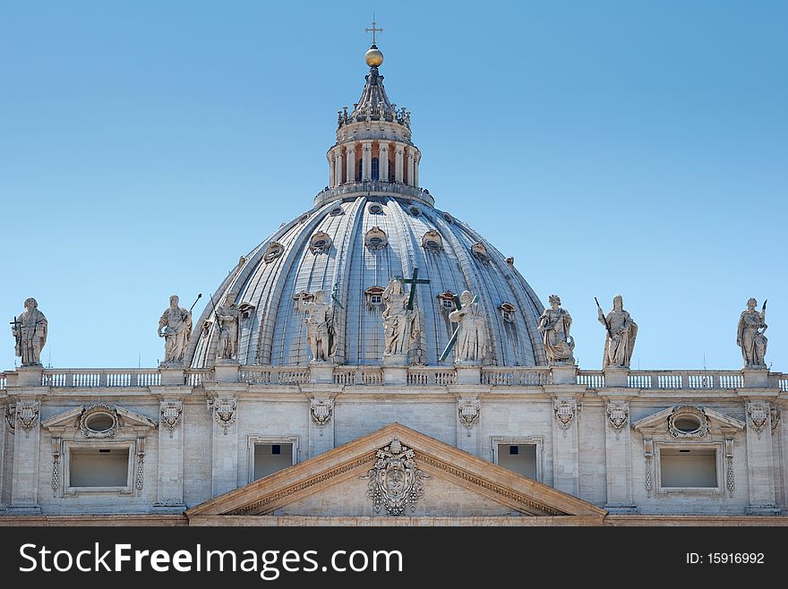 Dome of Saint Peter's Basilica in Vatican, Italia. Dome of Saint Peter's Basilica in Vatican, Italia.