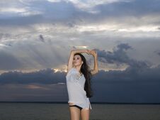 Brunette Woman Over Dusk Sky At Sunset Royalty Free Stock Images Brunette Woman Over Dusk Sky At Sunset Royalty Free Stock Images