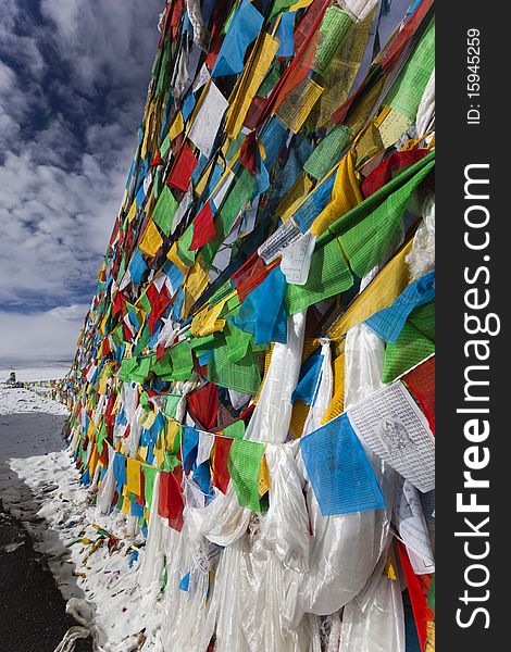 Tibet: tibetan prayer flags