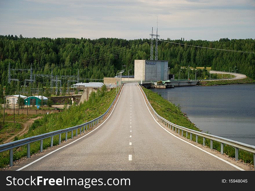 Road via Vanttauskoski hydroelectric plant