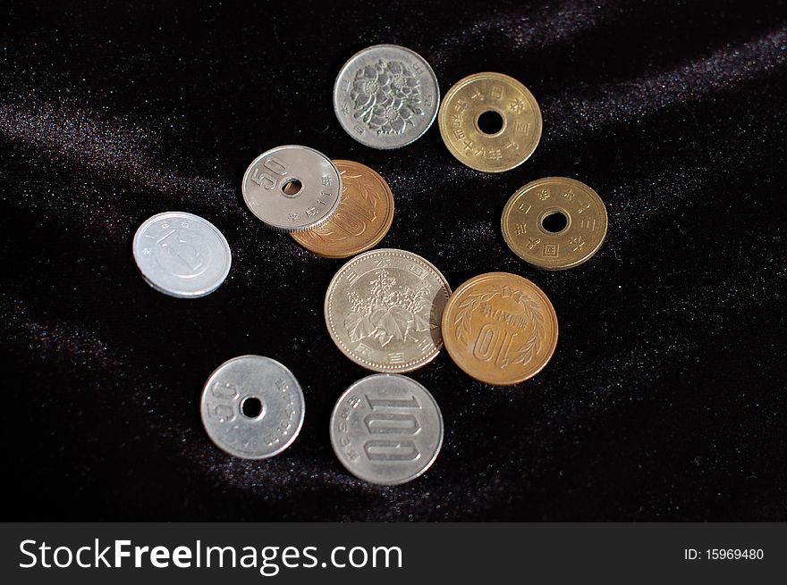 Japnese yen Coins on black Backgroundã€‚