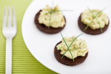 Three Pumpernickel Slices With Guacamole Royalty Free Stock Photography Three Pumpernickel Slices With Guacamole Royalty Free Stock Photography