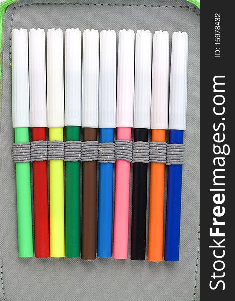 Set of felt-tip pens of different colors