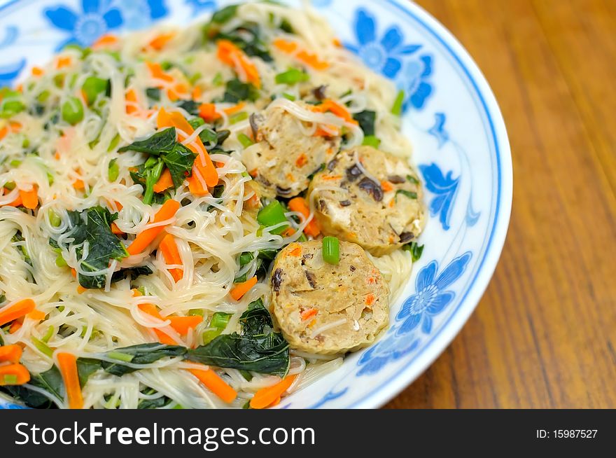 Chinese Style Vegetarian Noodles