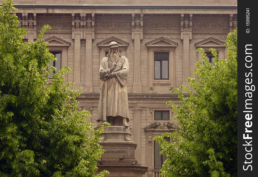 Statue of Leonardo Da Vinci, Milan, Italy