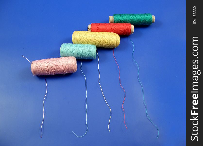 Here are some colour thread rolls. Here are some colour thread rolls.