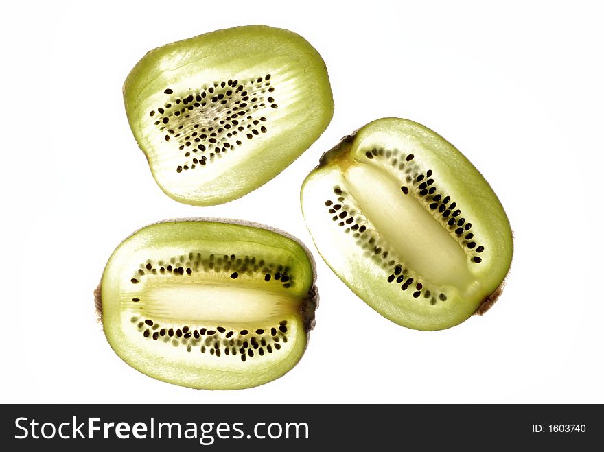 Picture of slice of kiwi fruit.