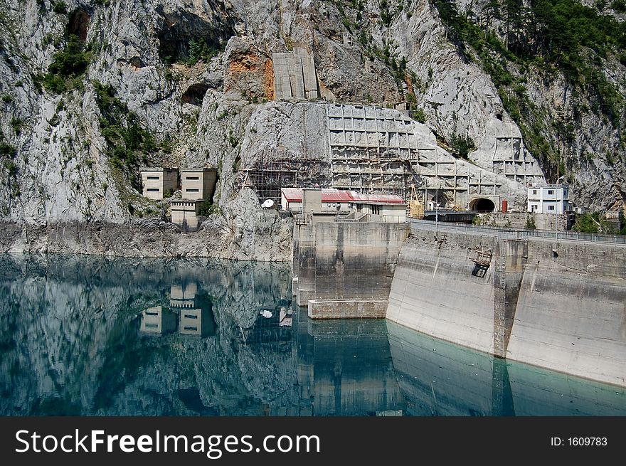Lake piva and hydroelectric power station Mratinje