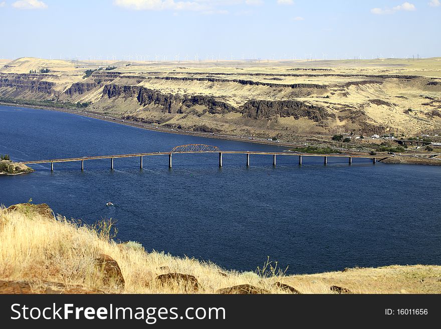 Columbia River Gorge & the Sam Hill Memorial Bridge, connecting Washington and Oregon states. Columbia River Gorge & the Sam Hill Memorial Bridge, connecting Washington and Oregon states.