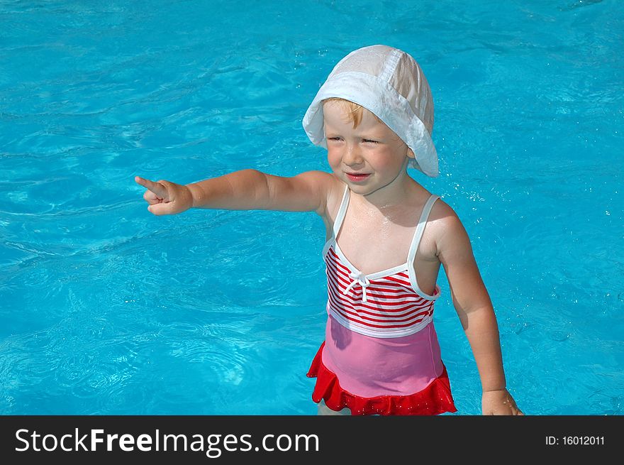The little girl in swimming pool