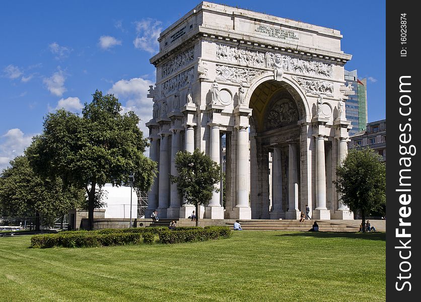 The arc of Victory - a monument to the fallen of World War I made in the thirties of the twentieth century, adorned with statues and bas-reliefs of various artists (among others some of Eugenio Baroni. The arc of Victory - a monument to the fallen of World War I made in the thirties of the twentieth century, adorned with statues and bas-reliefs of various artists (among others some of Eugenio Baroni