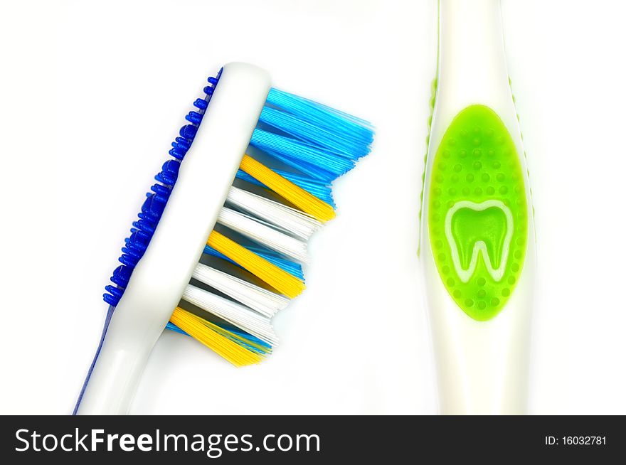 Tooth brush focus on sign of tooth.